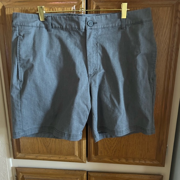 Columbia Men's Gray Flat Front Shorts - Picture 2 of 4